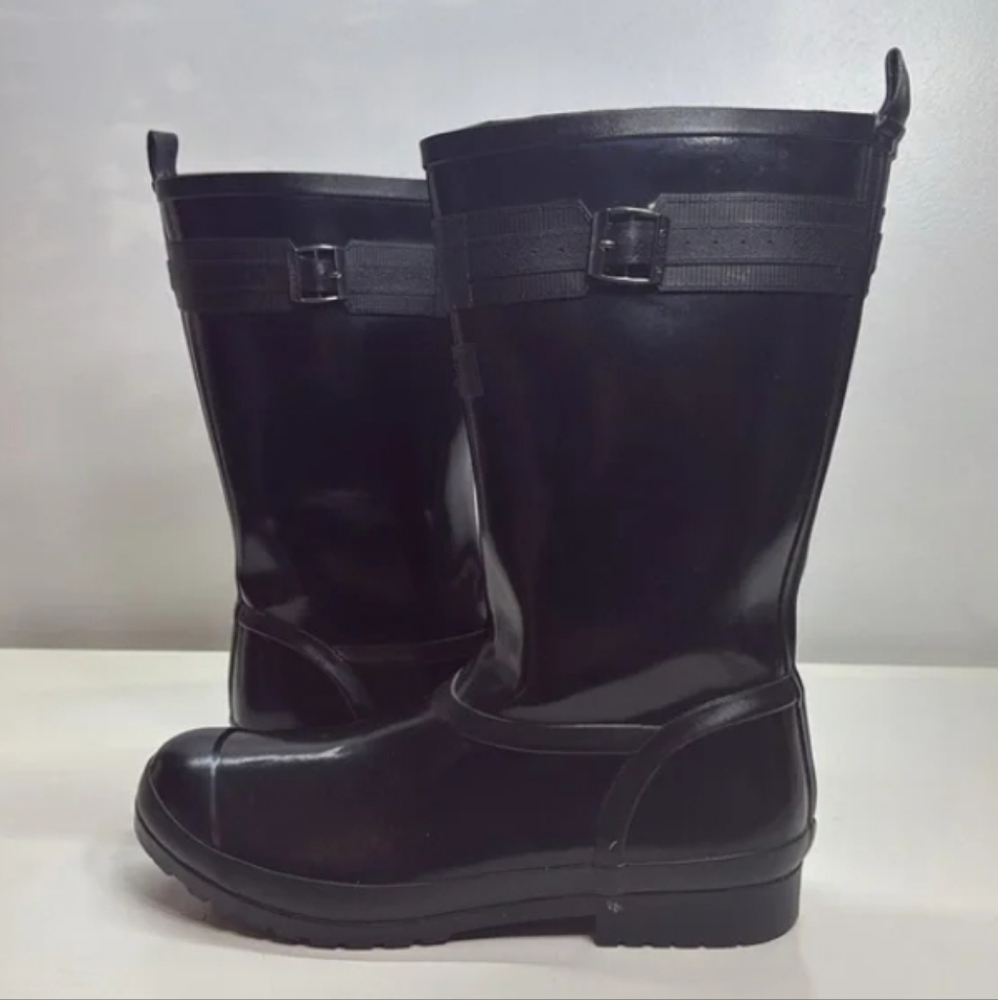 Black rain boots in winter